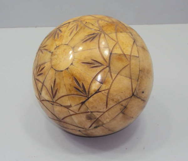 Image of Bone-Horn Made Ball