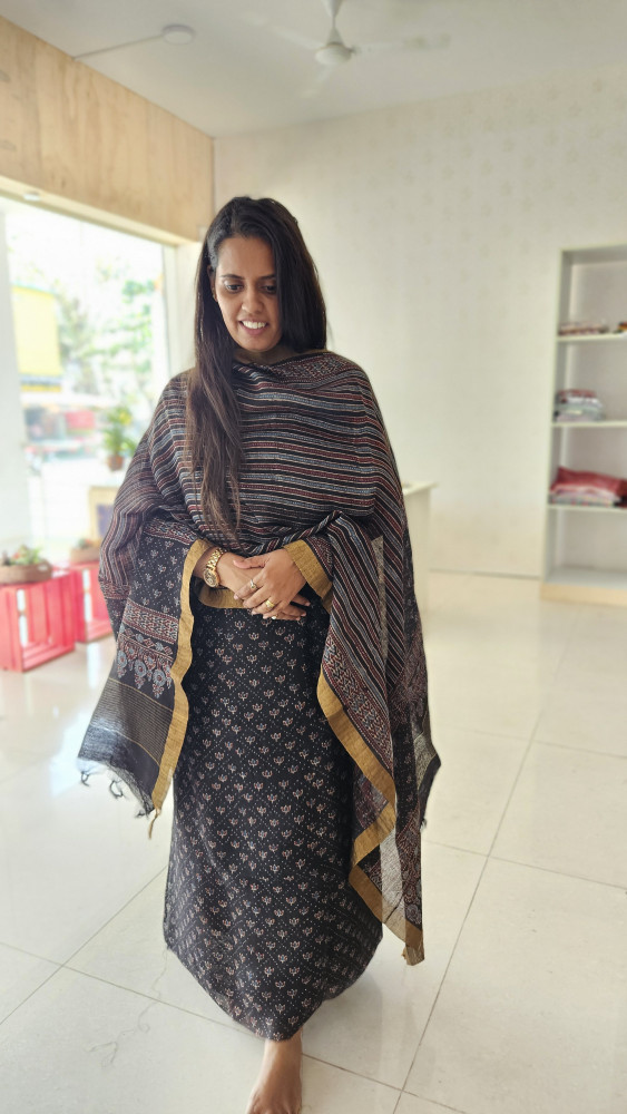 Image of BLACK AJRAKH HANDBLOCK PRINT LINEN COTTON 2PC SUIT