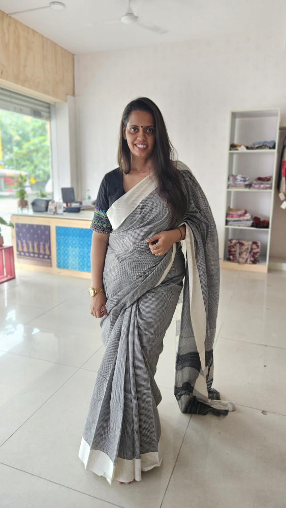 Image of BLACK CHECKS HANDWOVEN COTTON PATTEDA ANCHU