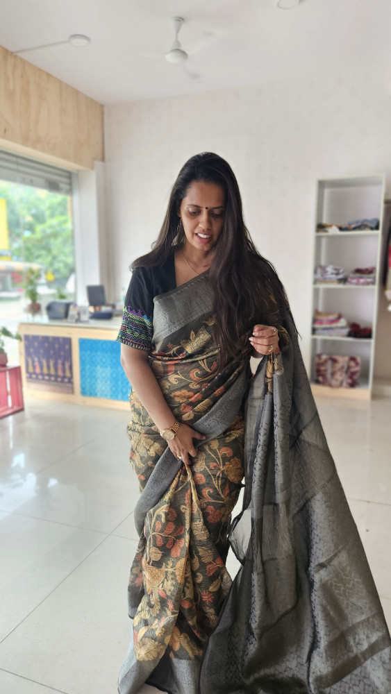 Image of BLACK KALAMKARI DIGITAL PRINTED CRUSH TISSUE SILK SAREE