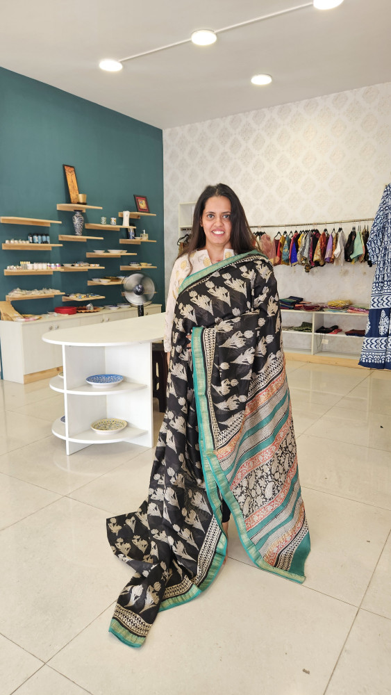 Image of BLACK-BEIGE HANDBLOCKPRINT MAHESHWARI COTTON SAREE