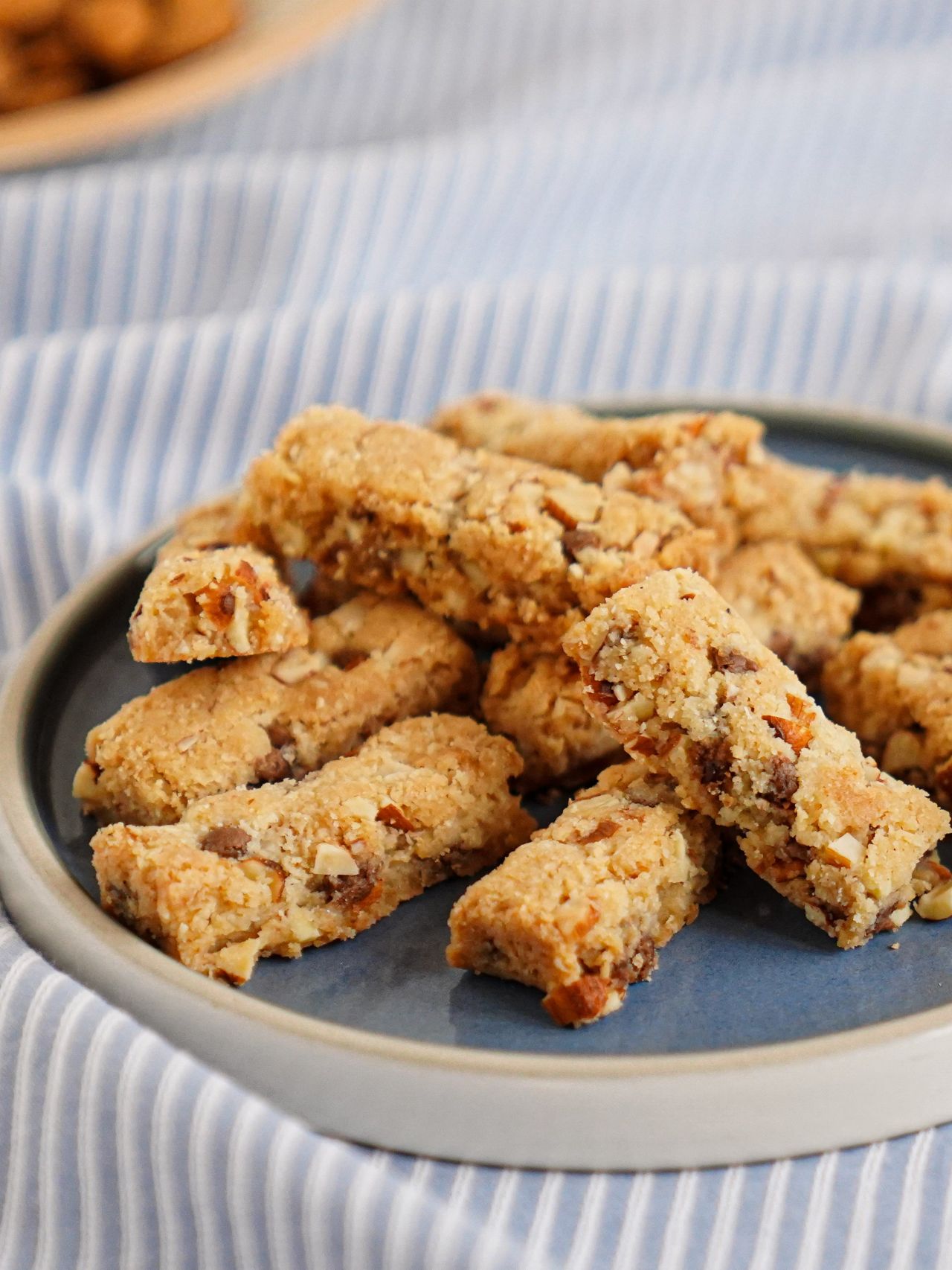 Celebrate this Diwali gift with the joy of sweetness- Buy/Send online Cookies, Muffins Diwali hampers!