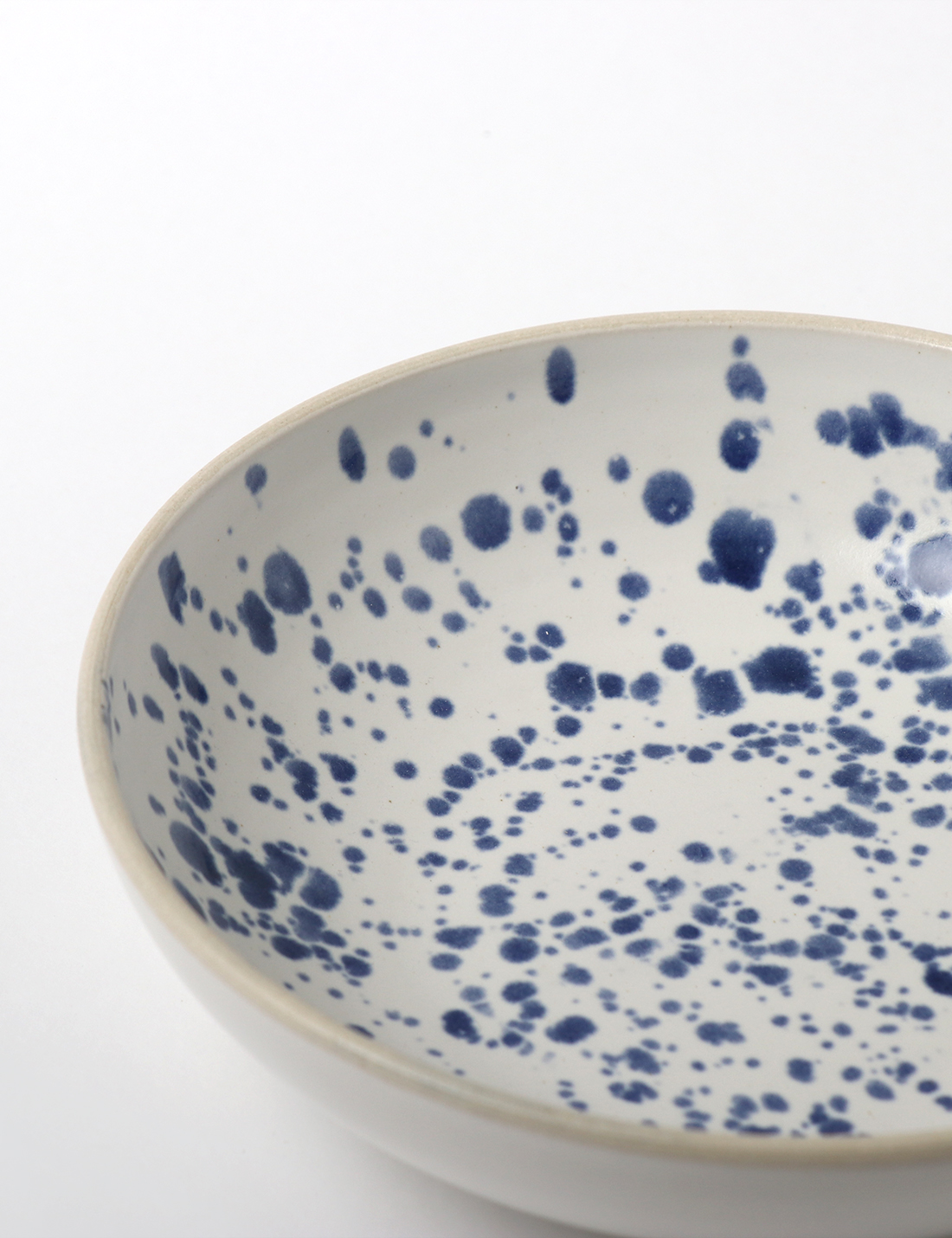 Preston - Ceramic White Salad Bowl With Blue Speckles