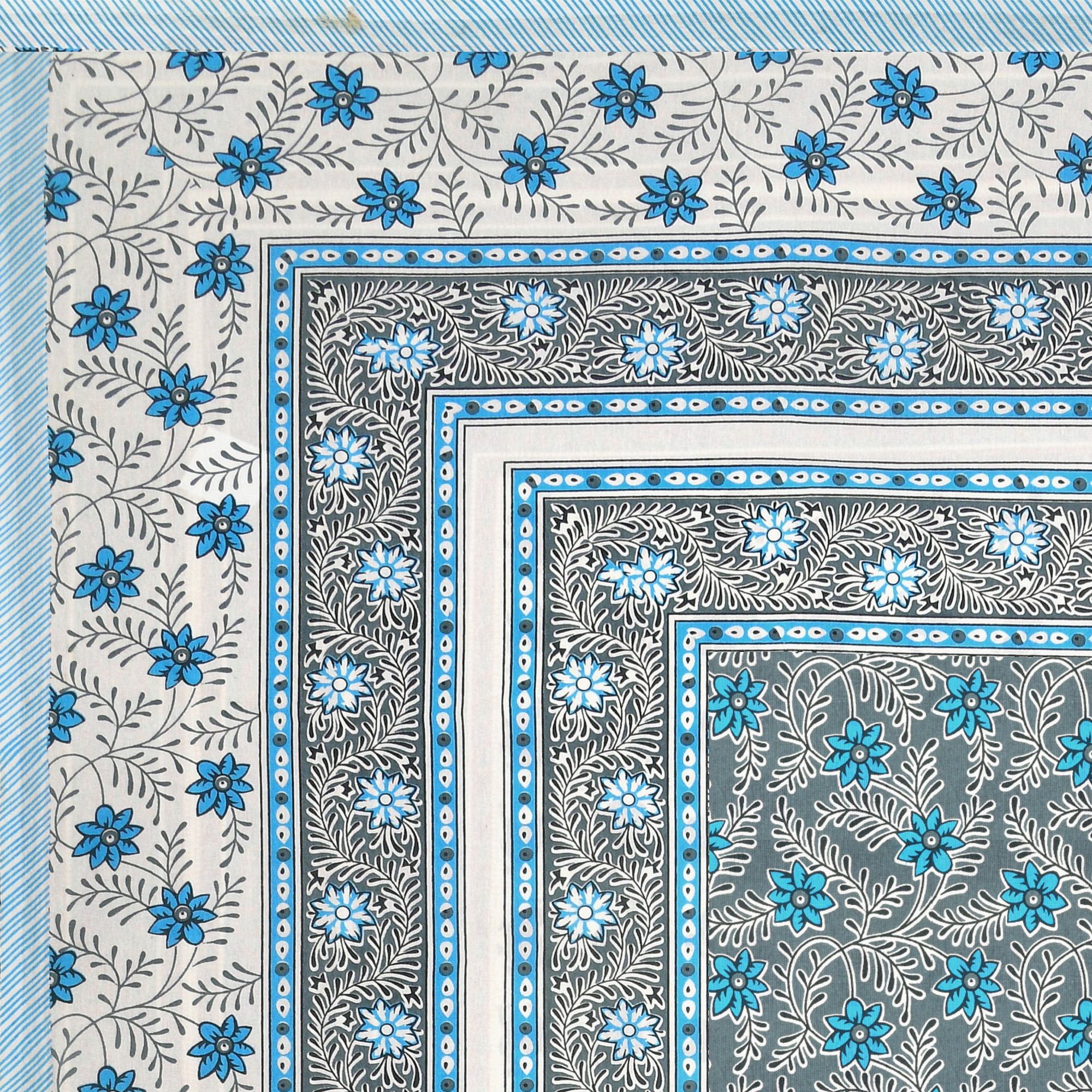 White Blue Floral 210 TC Pure Cotton Double Bedsheet with 2 Pillow Covers