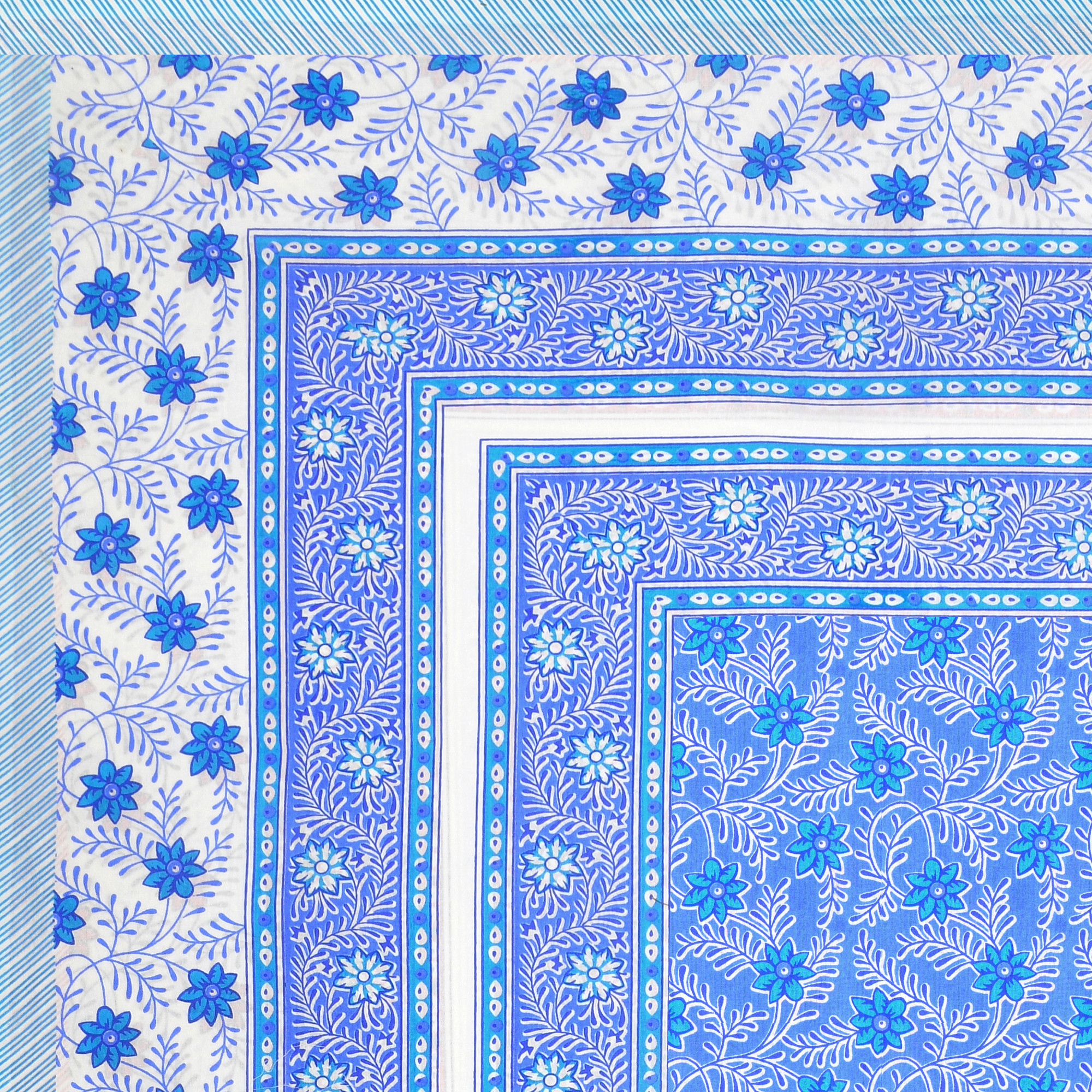White Blue Floral Printed Cotton 210 TC King Bedsheet with 2 Pillow Covers