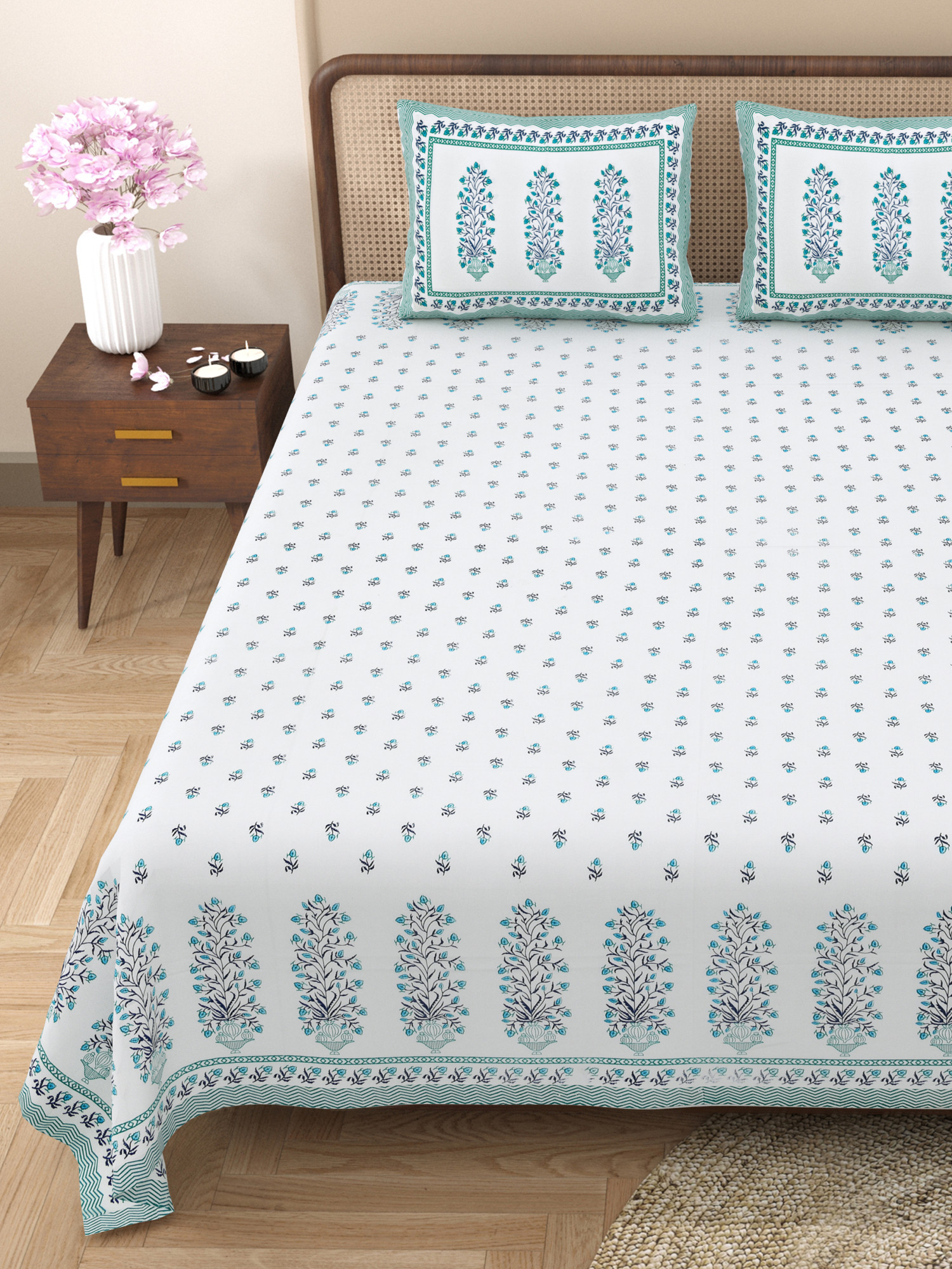 Green Ethnic Motifs Printed Pure Cotton Double Bedsheet with 2 Pillow Covers