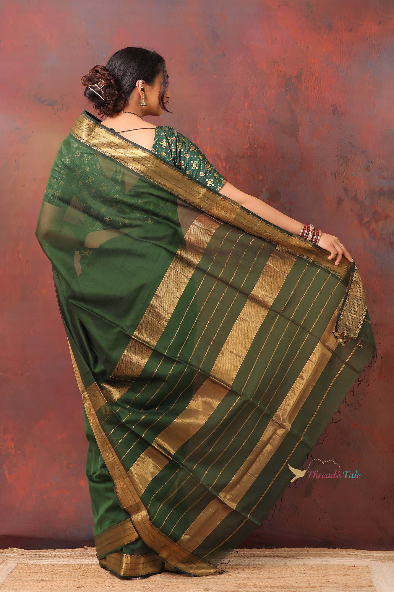 Bottle Green Handwoven Maheshwari Silk By Cotton Saree