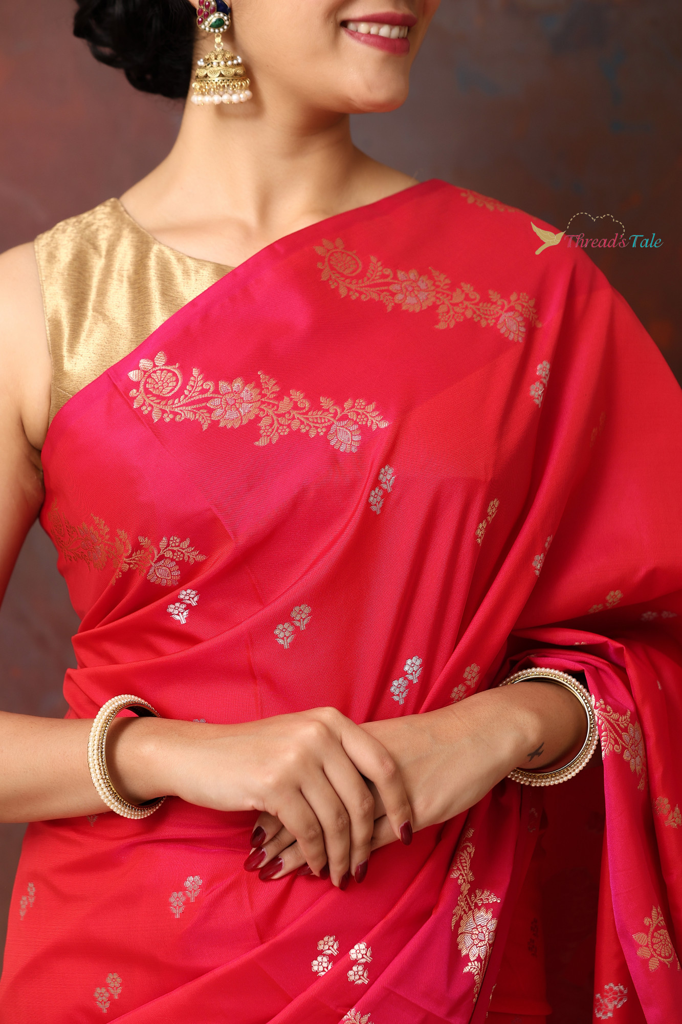 Fresh Red Saree With Zari Motifs