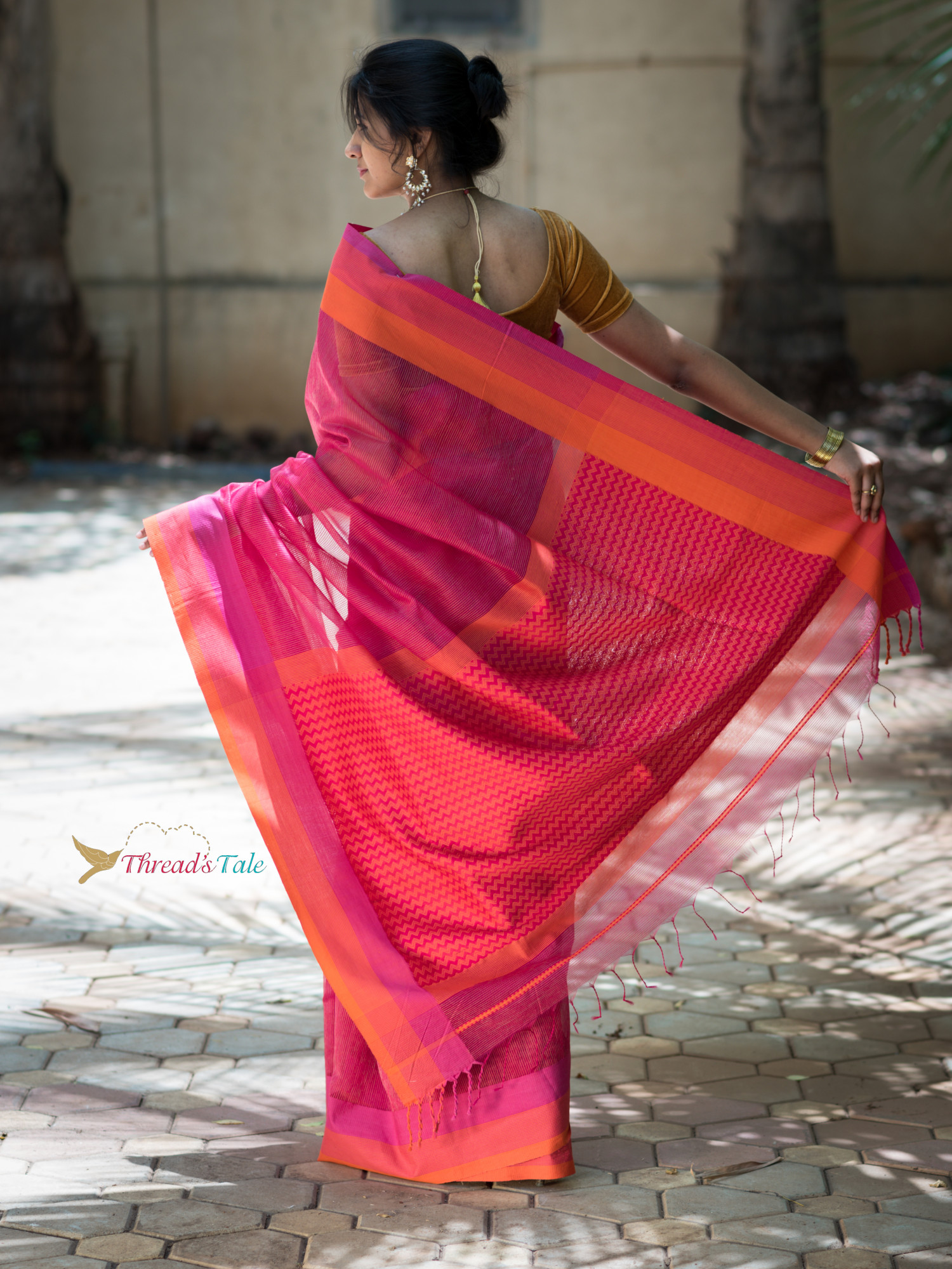 Handwoven Pink Orange textured Pure Maheshwari Saree