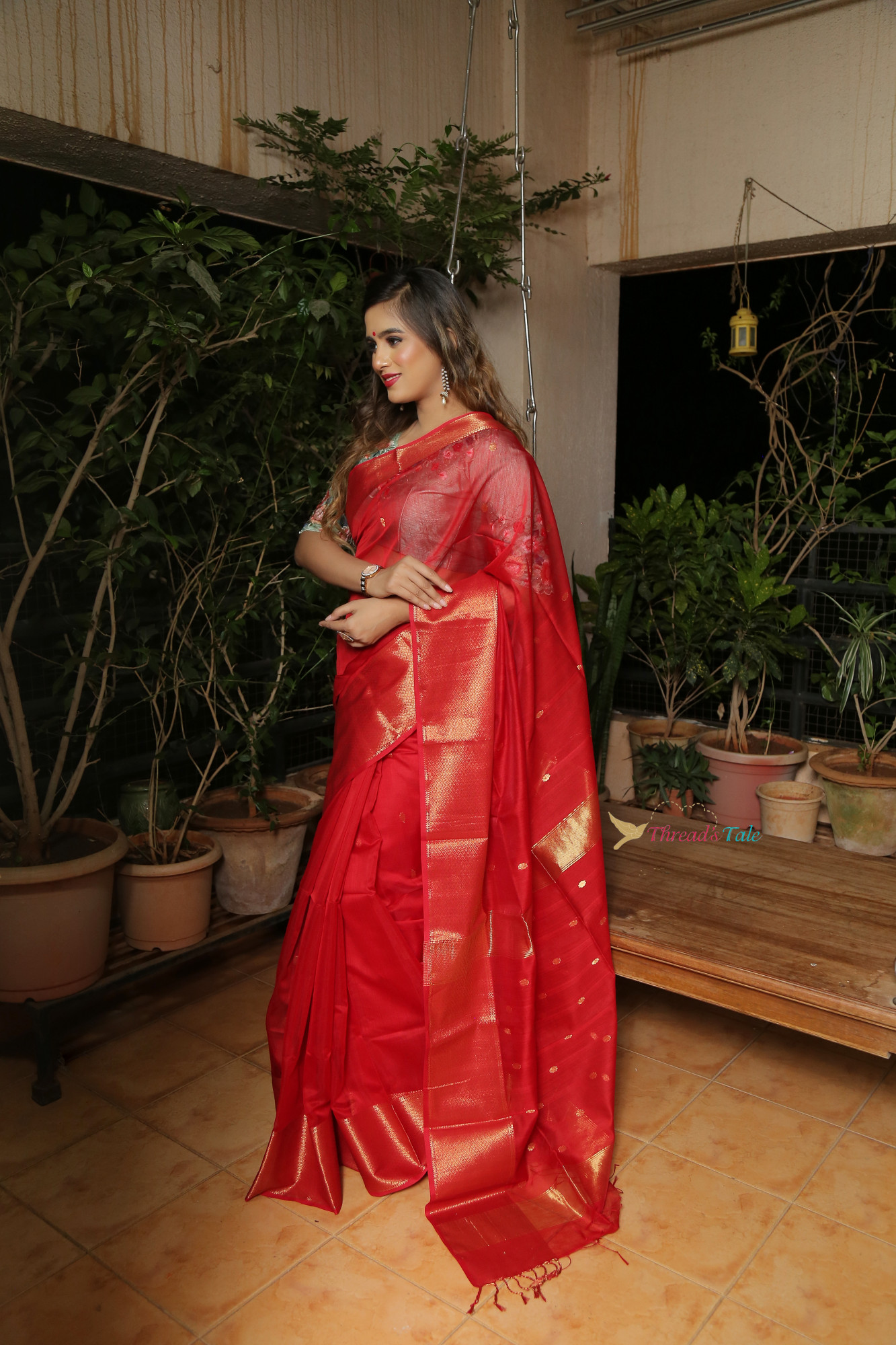 Red Handwoven Maheshwari Silk Saree With Zari Butti