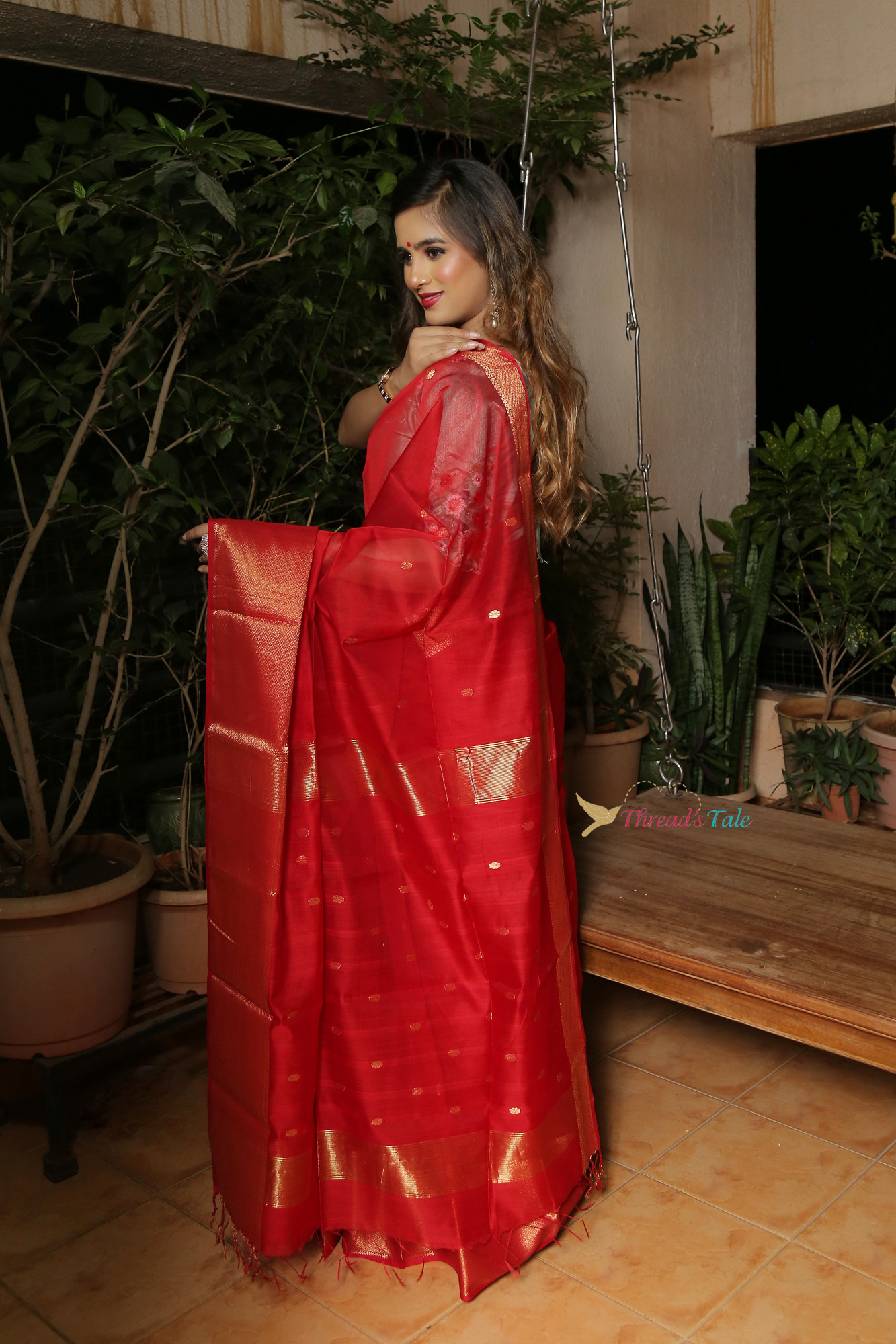 Red Handwoven Maheshwari Silk Saree With Zari Butti