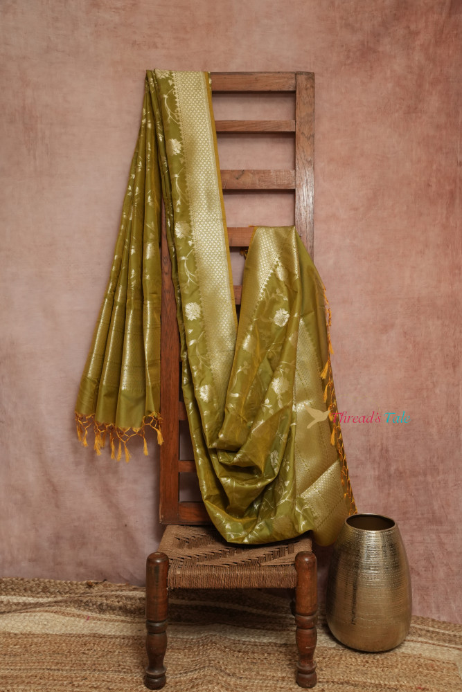 Image of Pastel Green Pure Silk Dupatta With Zari  Motifs