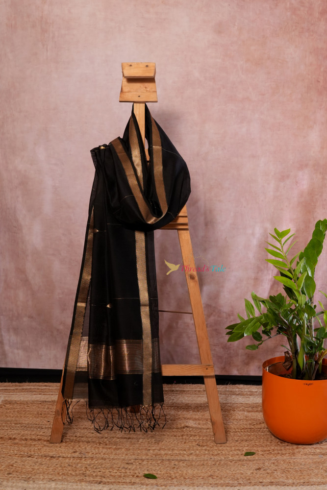 Image of Black Handwoven Maheshwari Dupatta With Line  Butti