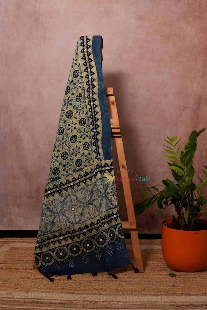 Image of Handcrafted Indigo White Cotton Stole