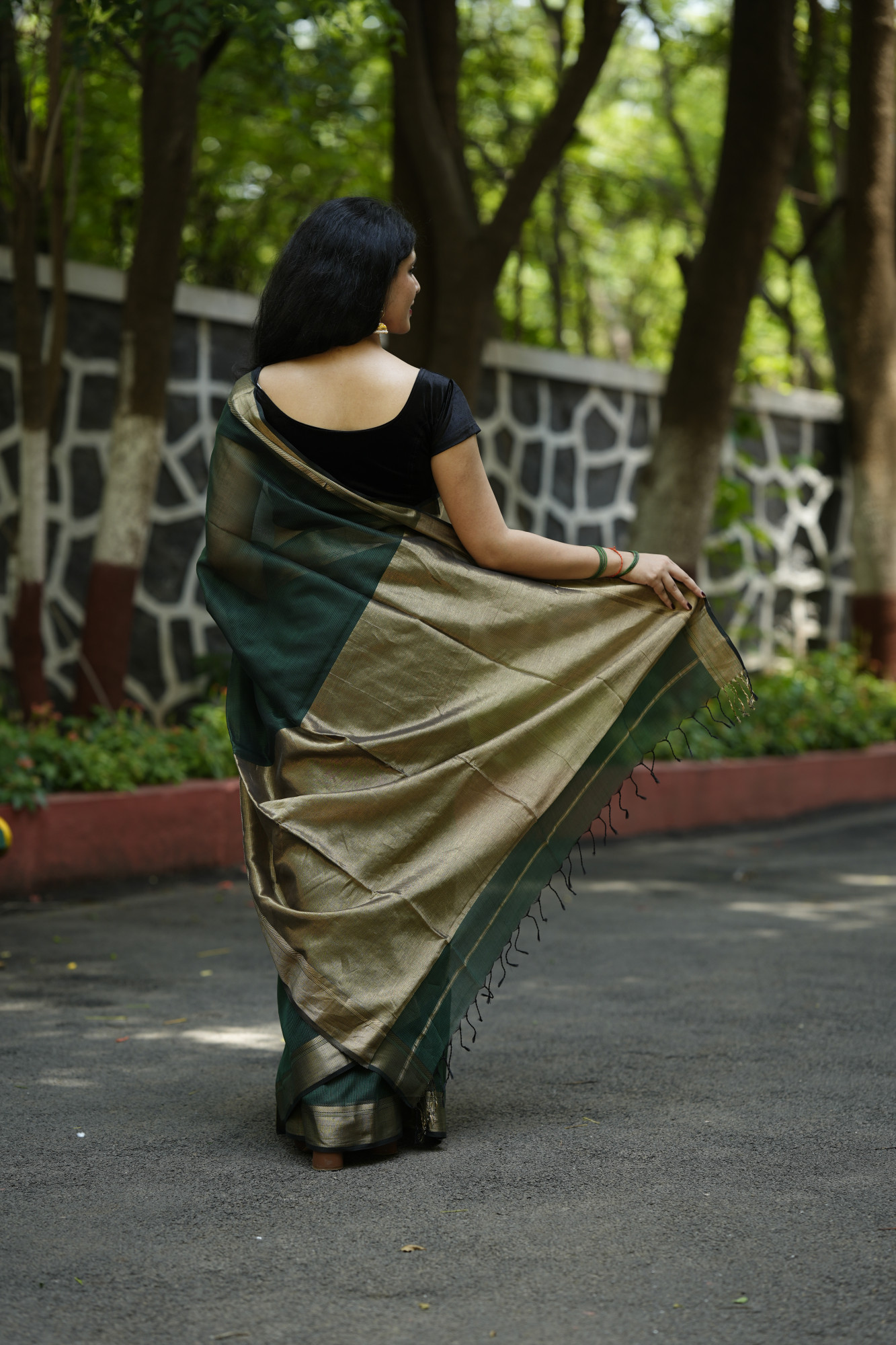 Deep Green Handwoven Maheshwari Silk Saree With Self Checks