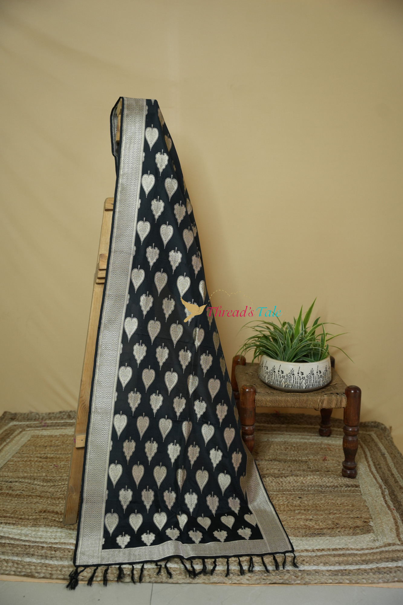Black Handwoven Pure Silk Stoles With Muted Zari Border And Motiffs