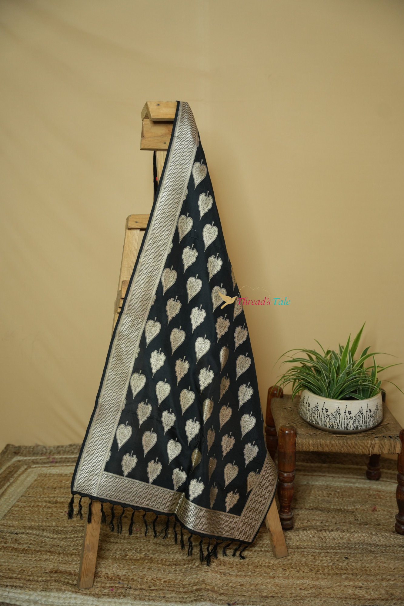 Black Handwoven Pure Silk Stoles With Muted Zari Border And Motiffs