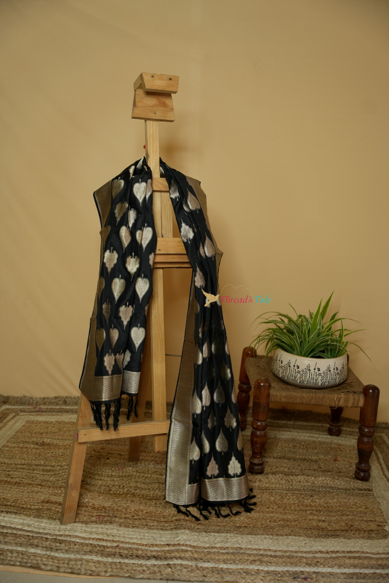 Black Handwoven Pure Silk Stoles With Muted Zari Border And Motiffs