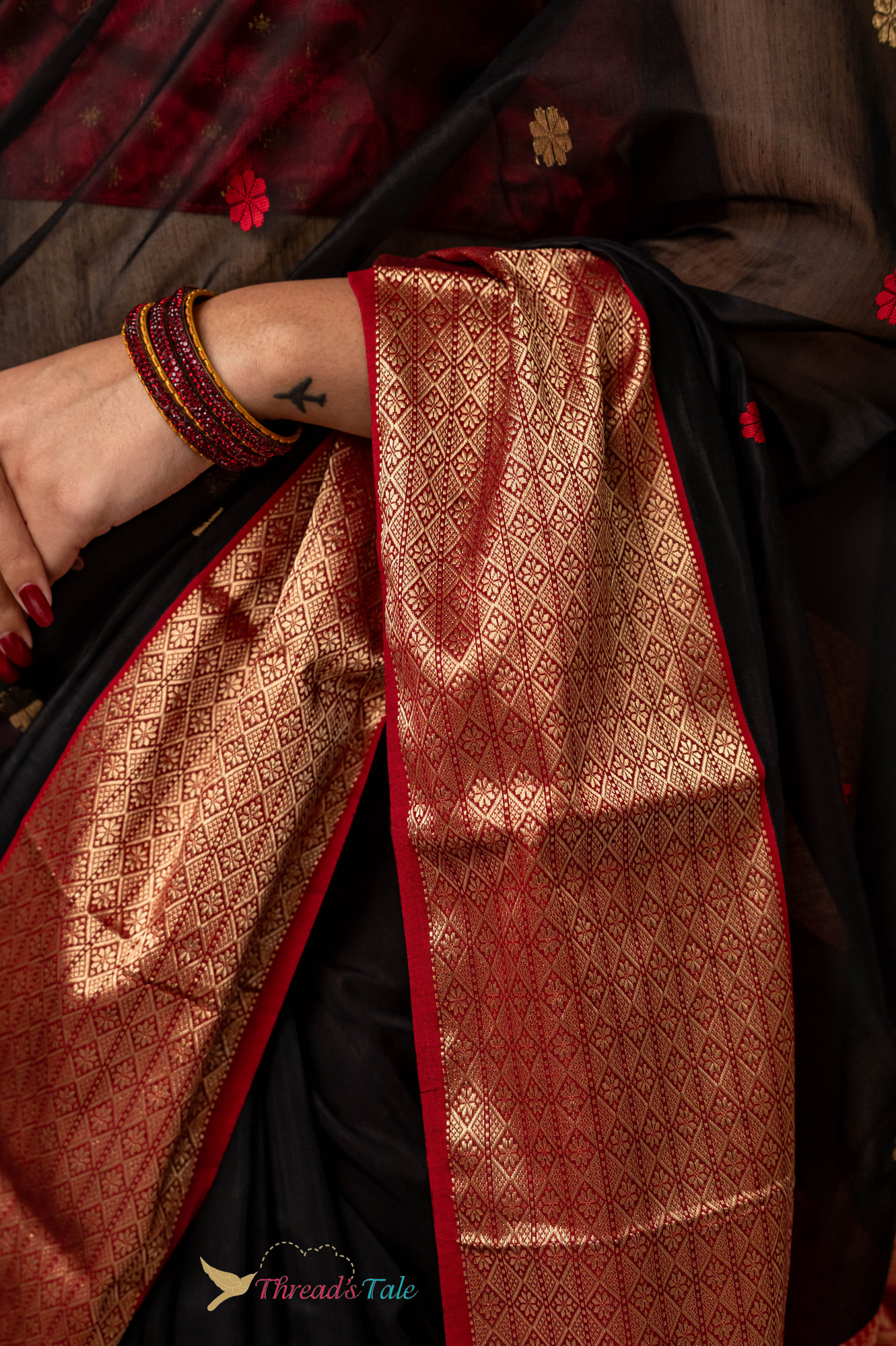 Black Handwoven Maheshwari Silk Saree With Jaal Aanchal