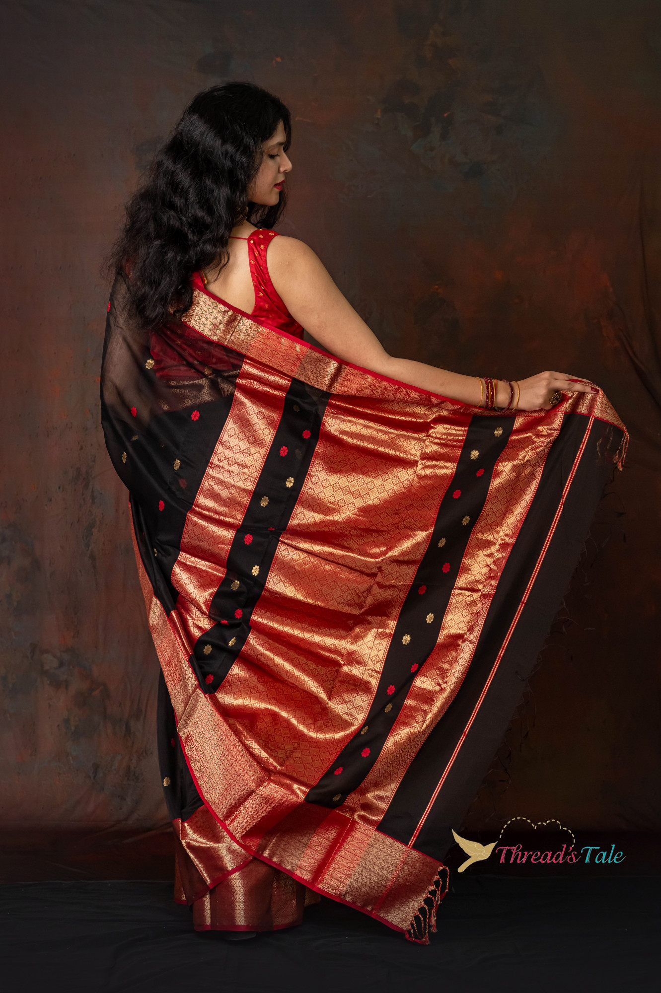 Black Handwoven Maheshwari Silk Saree With Jaal Aanchal