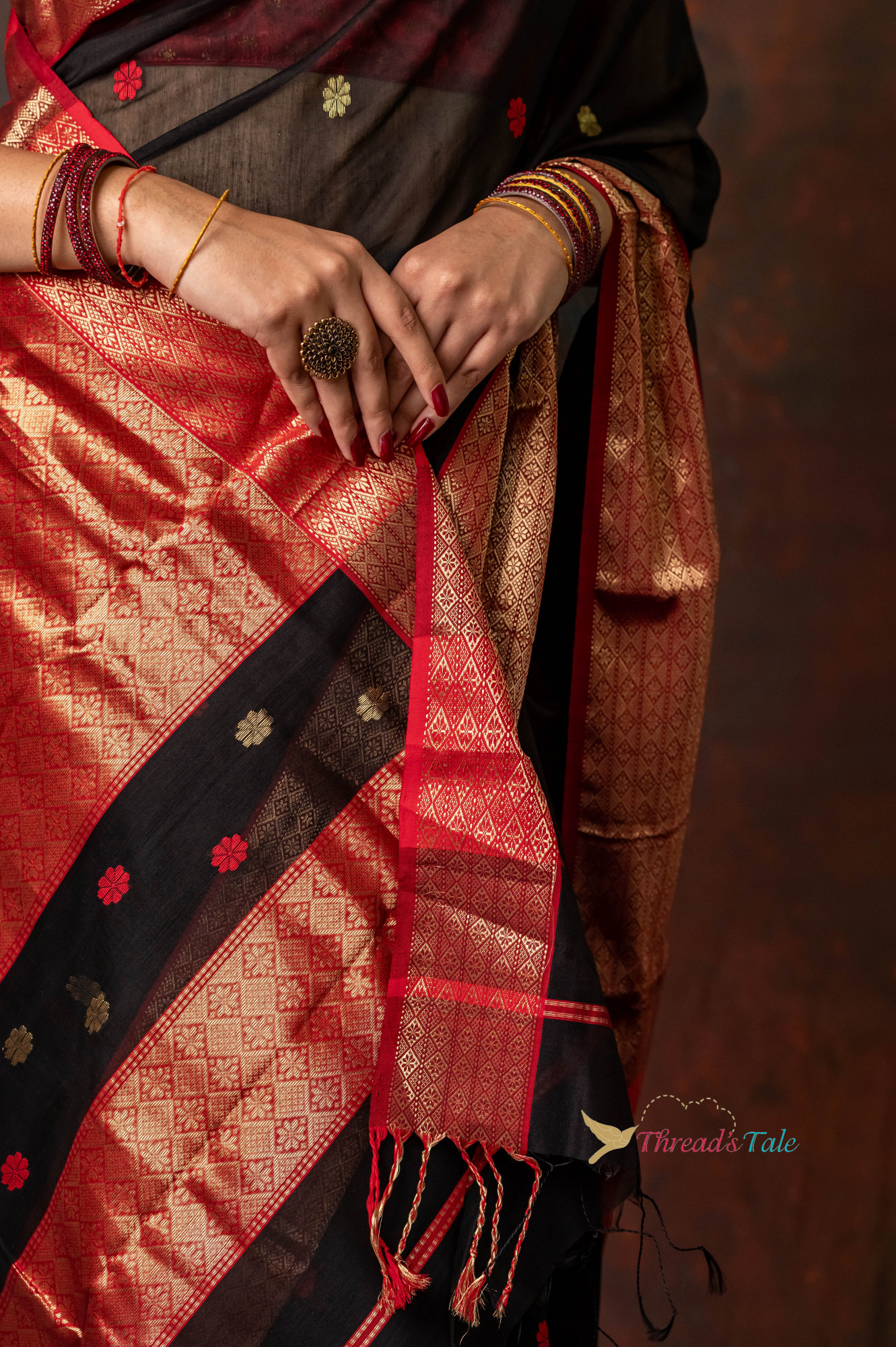 Black Handwoven Maheshwari Silk Saree With Jaal Aanchal