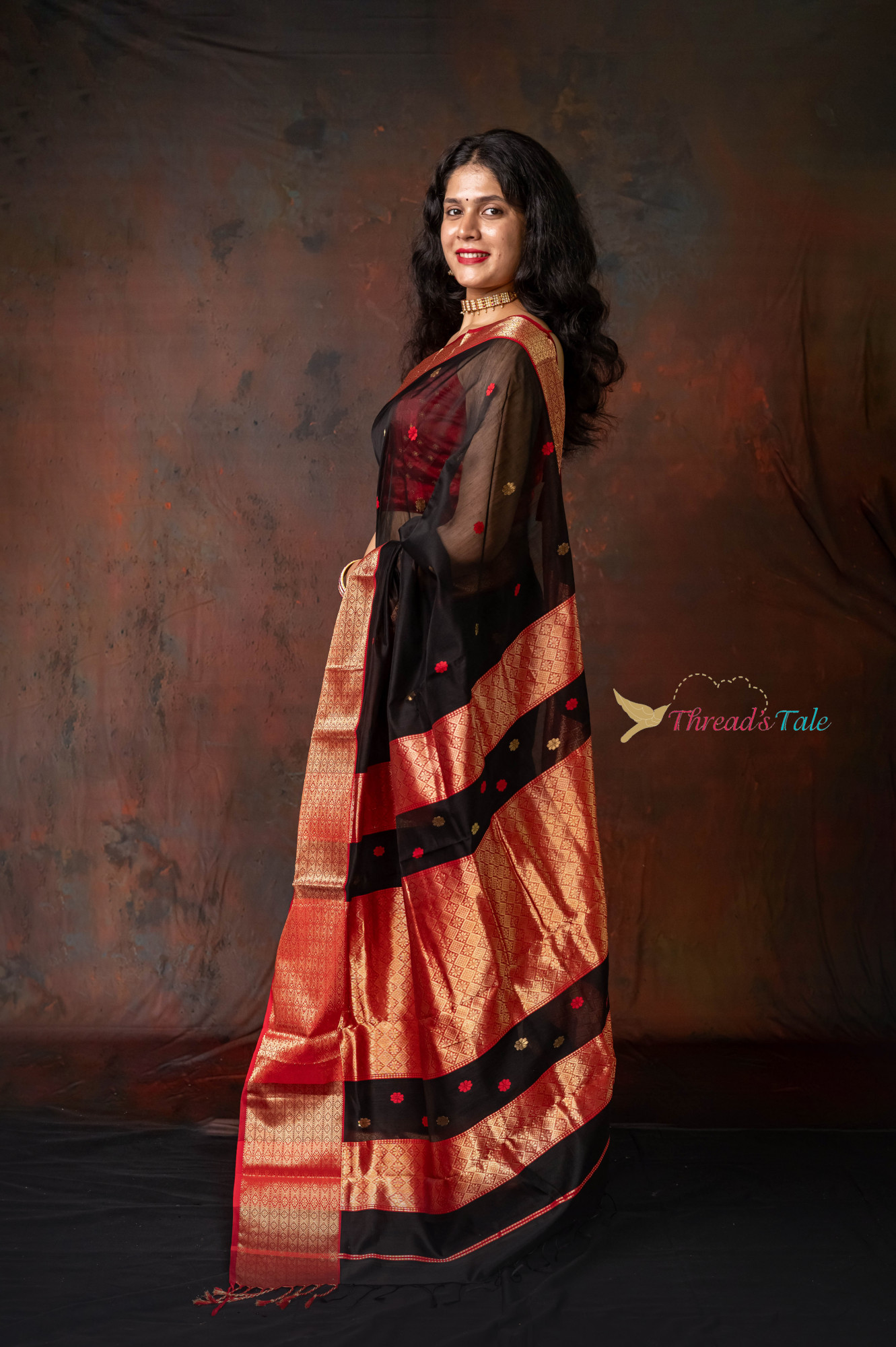 Black Handwoven Maheshwari Silk Saree With Jaal Aanchal