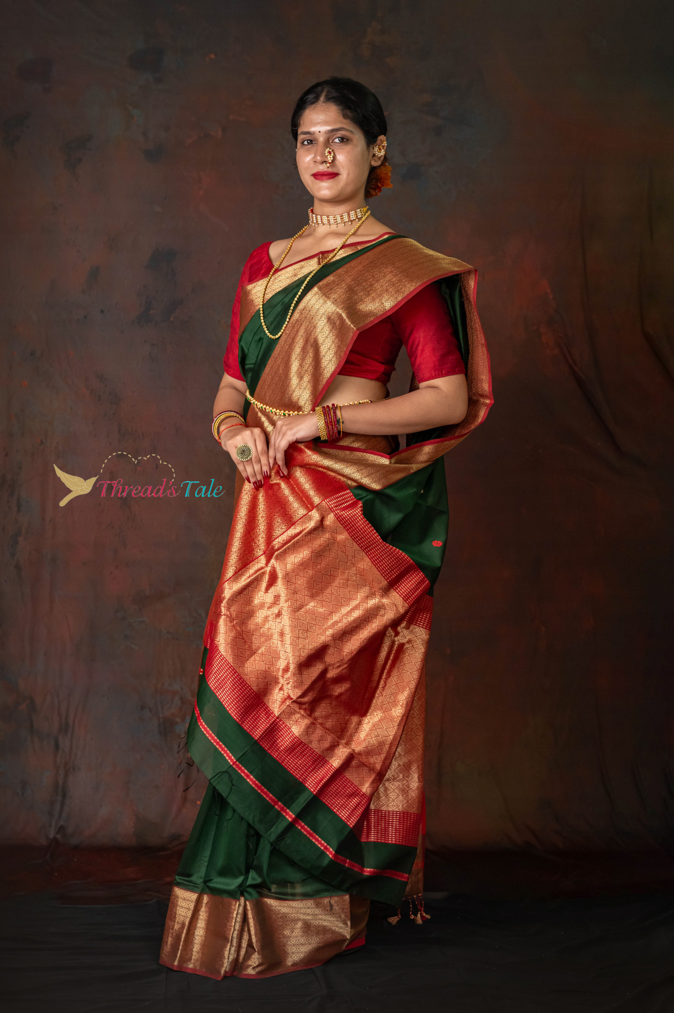 Festive Green Handwoven Maheshwari Silk Saree With Jaal Aachal
