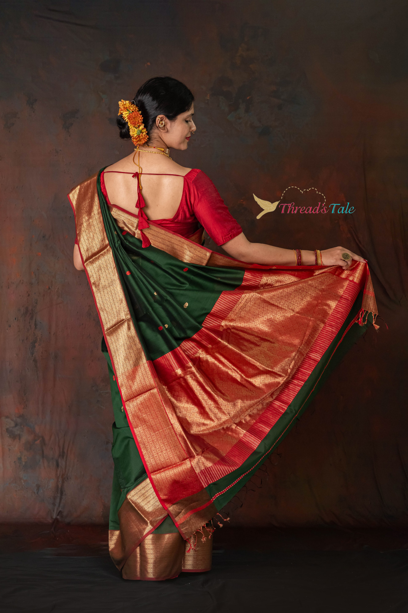 Festive Green Handwoven Maheshwari Silk Saree With Jaal Aachal