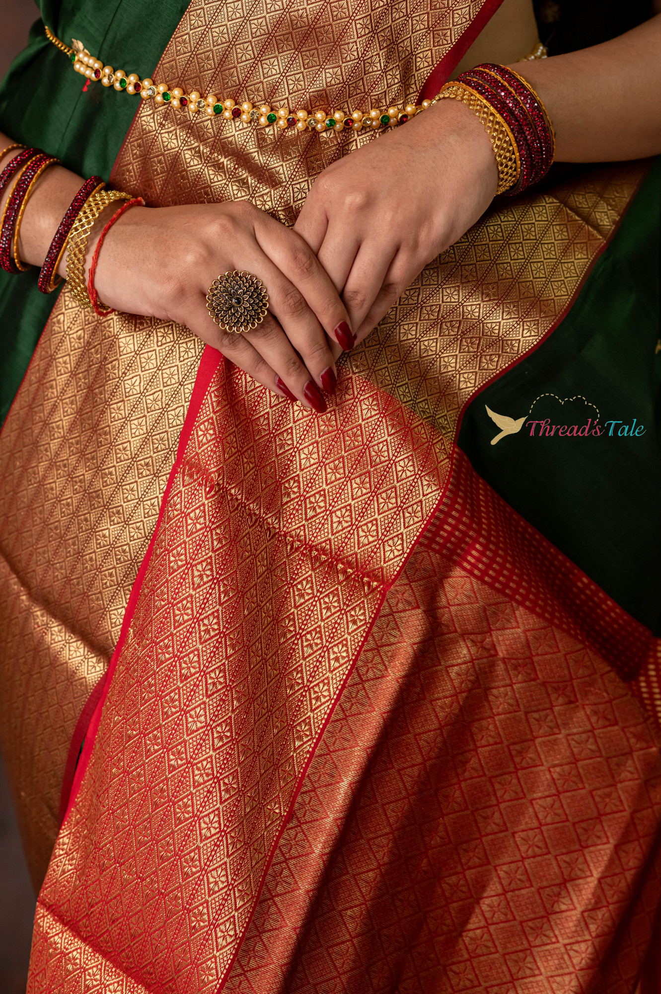 Festive Green Handwoven Maheshwari Silk Saree With Jaal Aachal