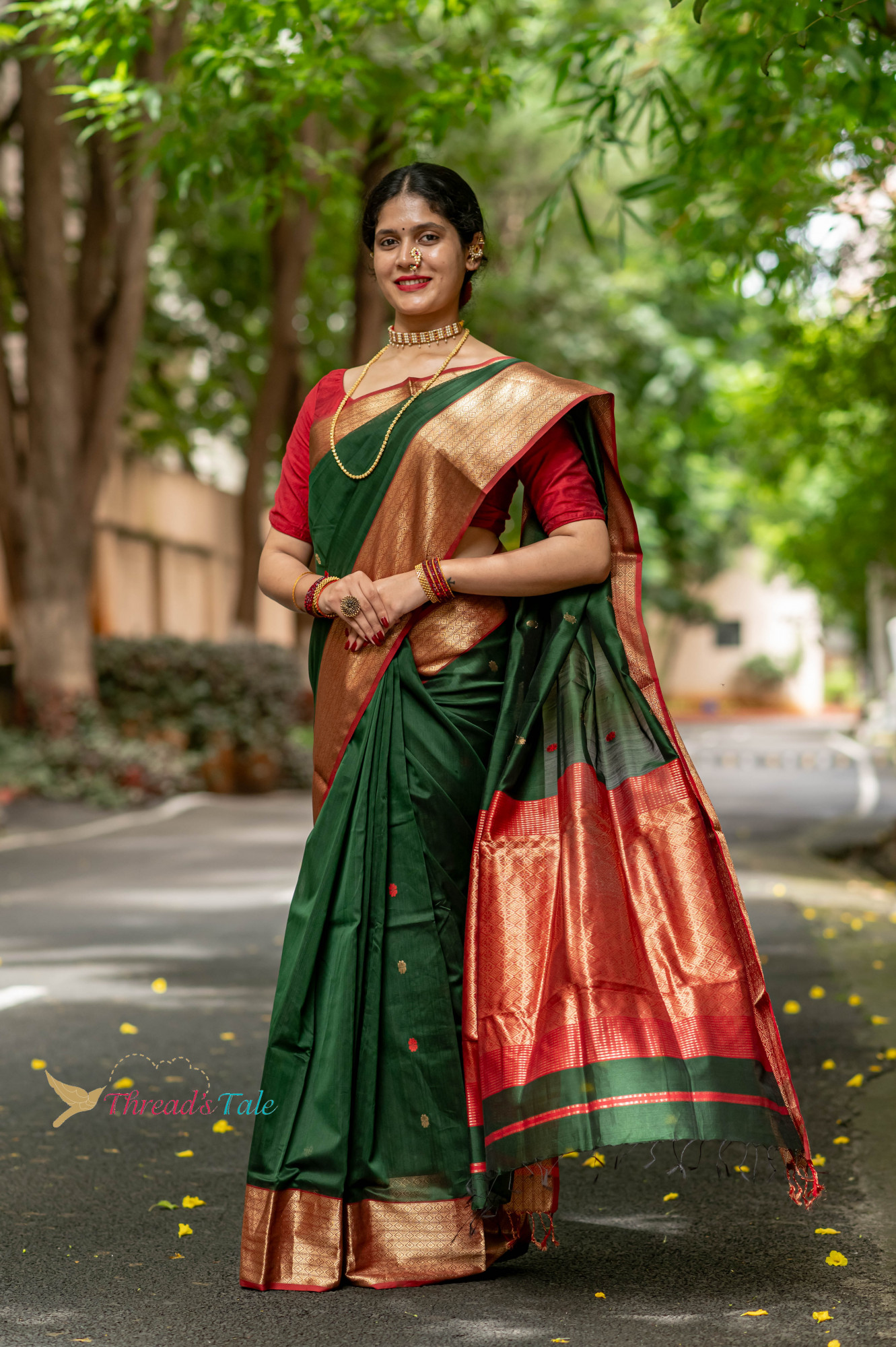 Festive Green Handwoven Maheshwari Silk Saree With Jaal Aachal