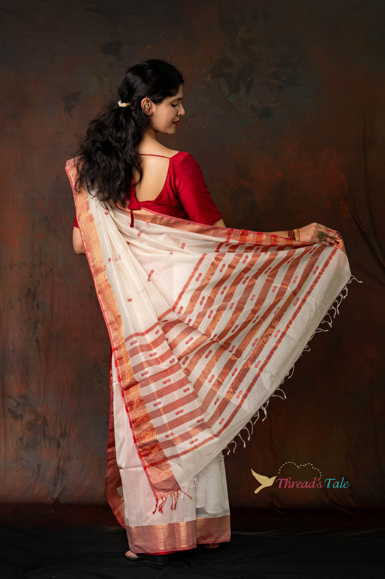 Milky White Handwoven Maheshwari Silk Saree With Red Textured Border