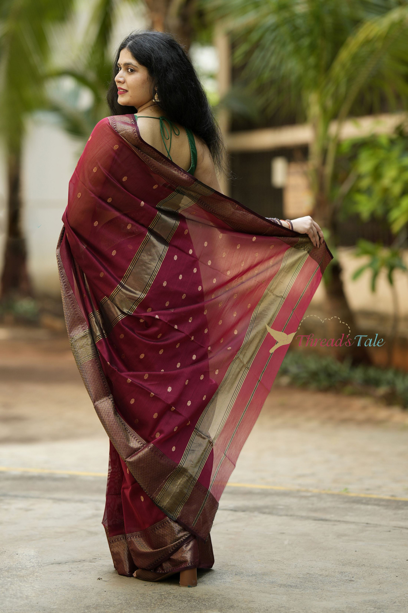Maroon Handwoven Maheshwari Silk Saree With Zari Butti