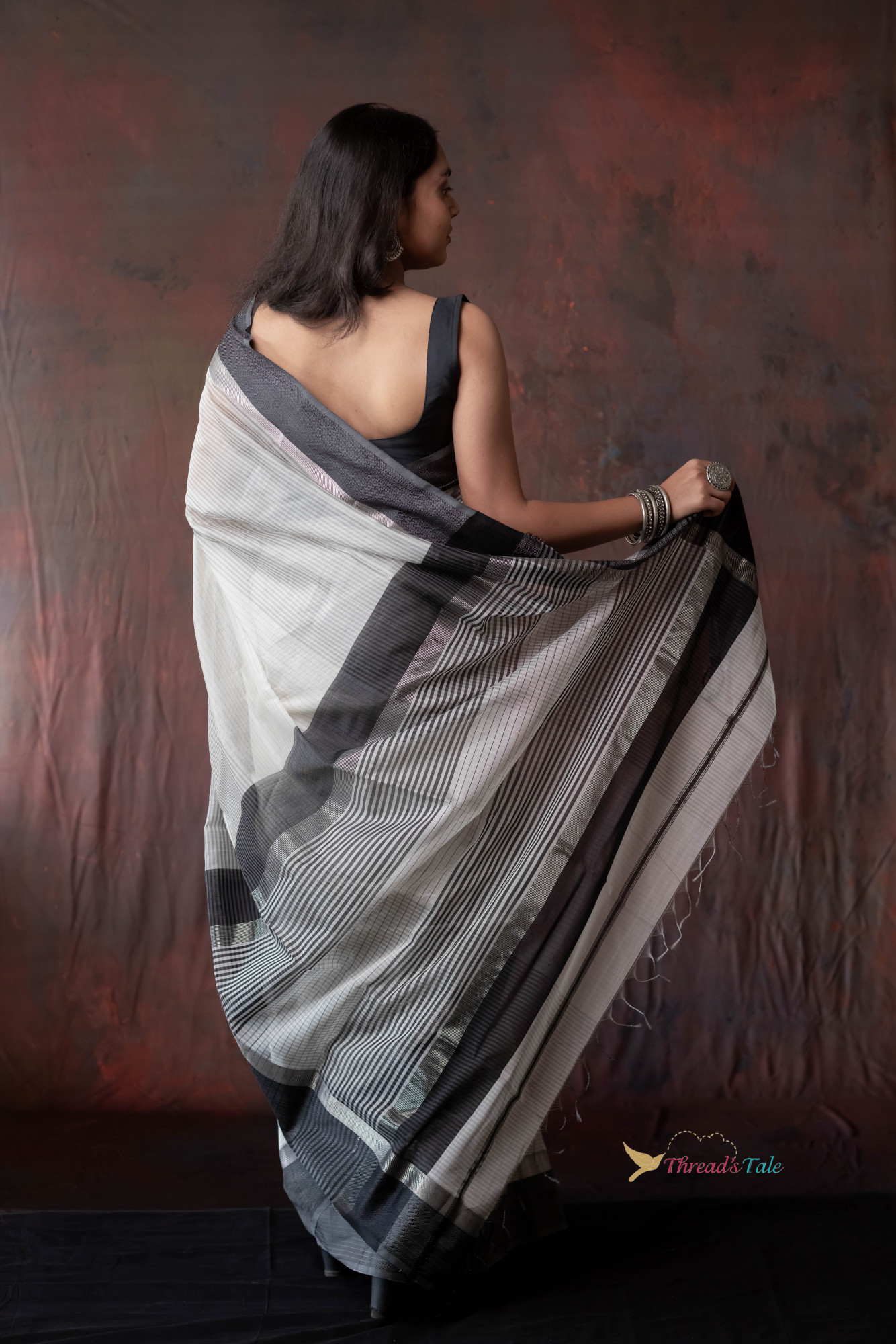 Black And White Handwoven Maheshwari Silk Saree