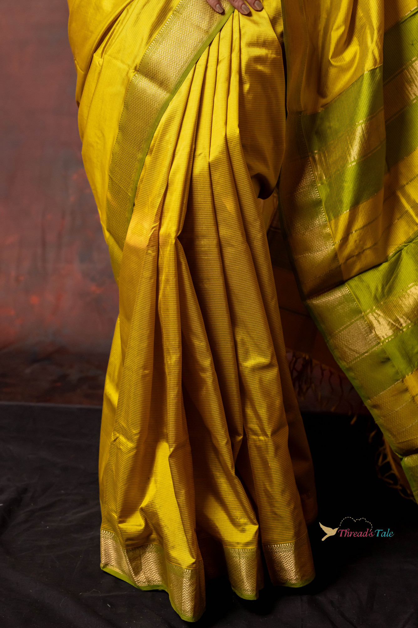 Lustrous Dark Green Handwoven Pure Silk Saree