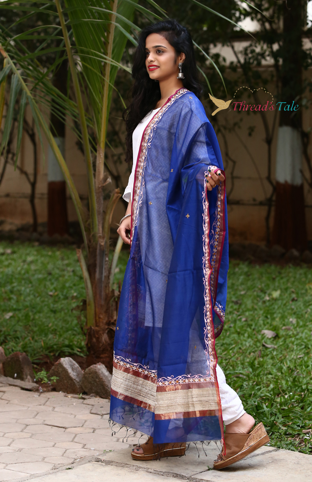 Blue Hand-embroidered Handwoven Maheshwari Silk Dupatta