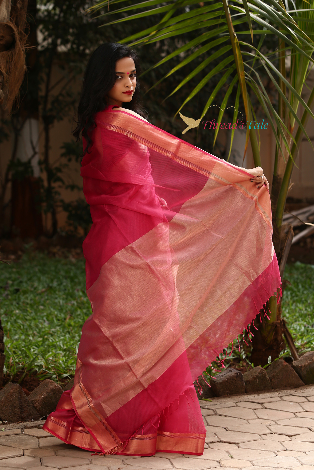 Handwoven Fusia Maheshwari Silk Saree