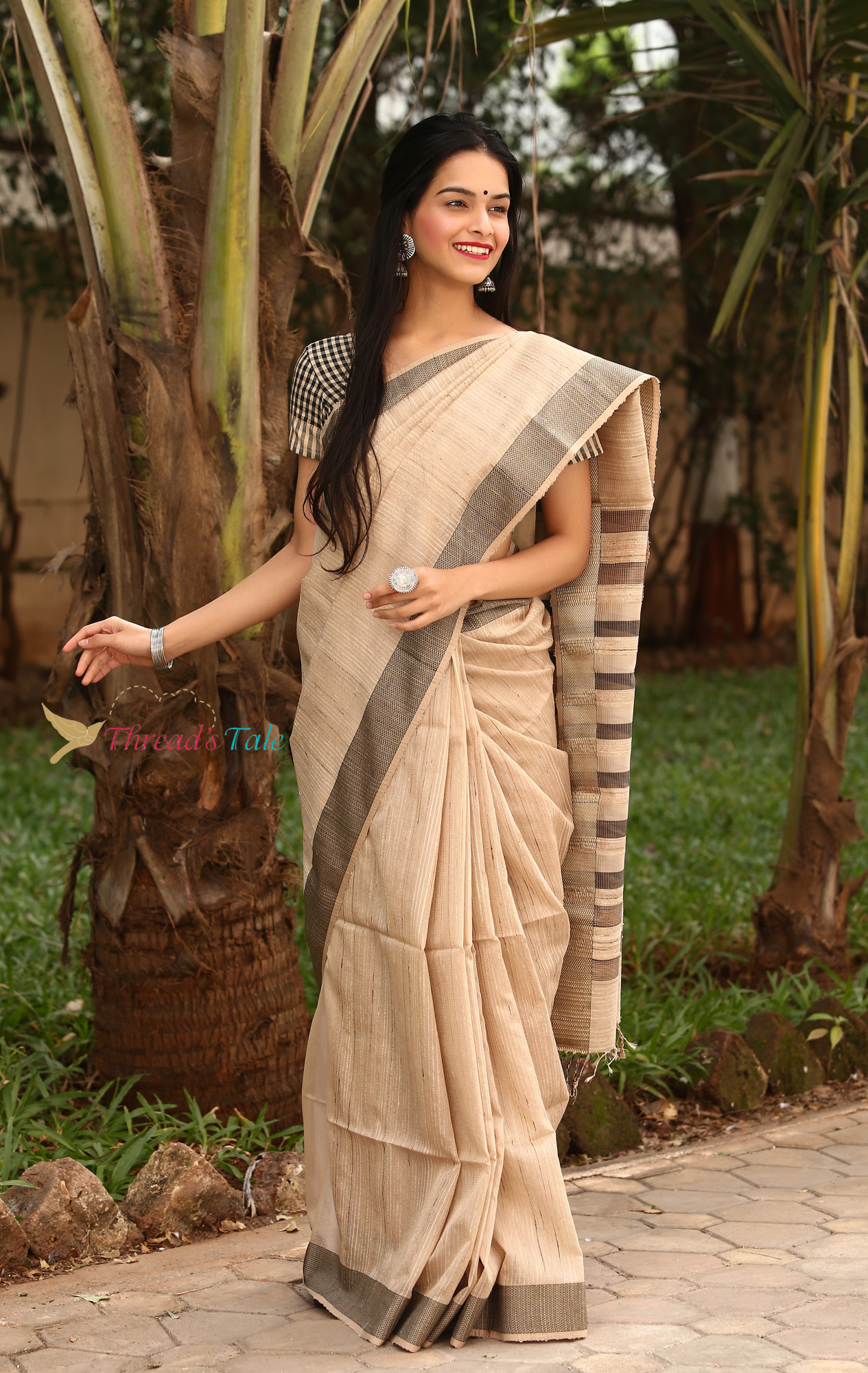 Beige Handwoven Maheshwari Silk Saree With Jute Stripes With Resham Border