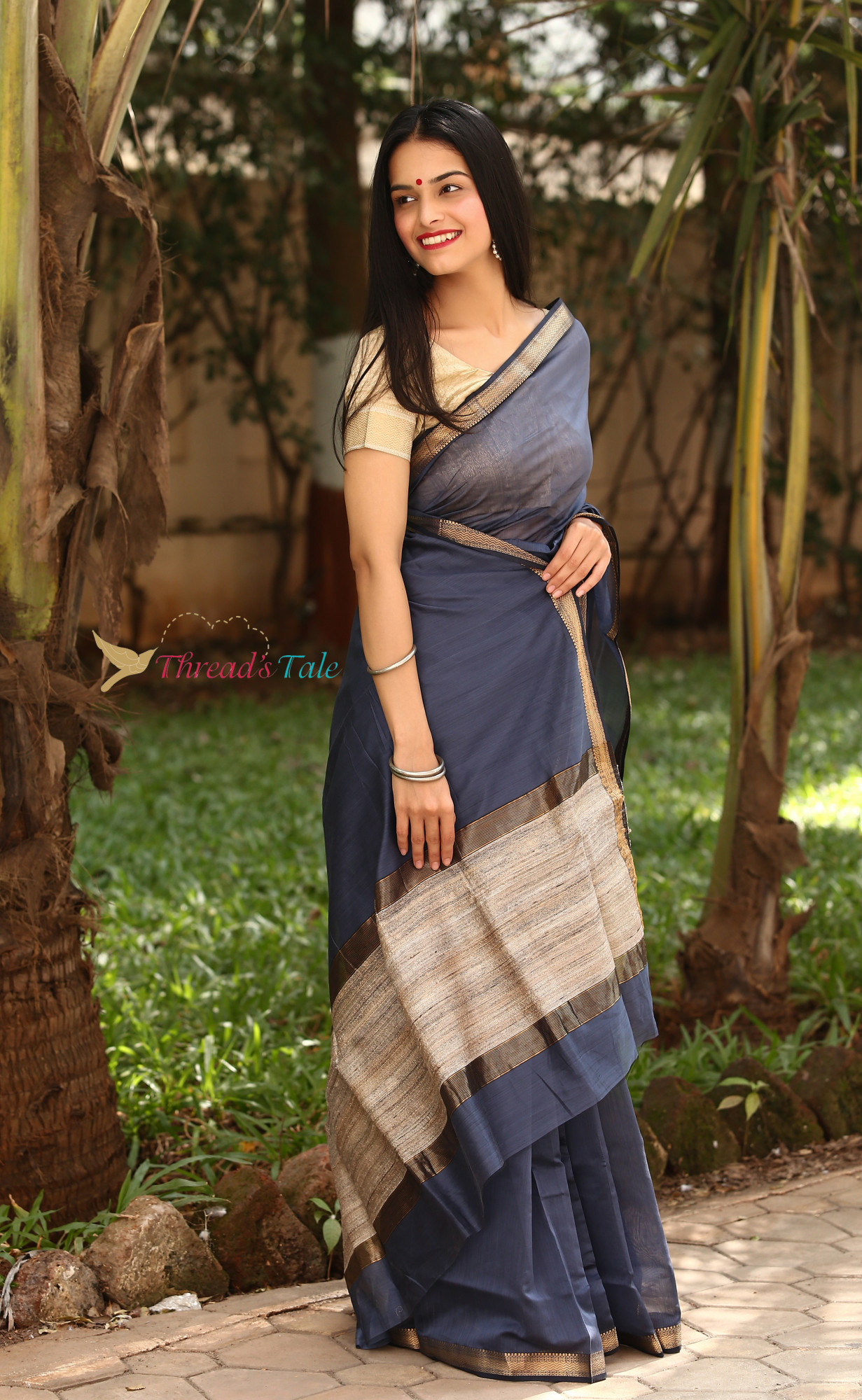 Steel Grey Handwoven Maheshwari Silk Saree With Jute Aanchal