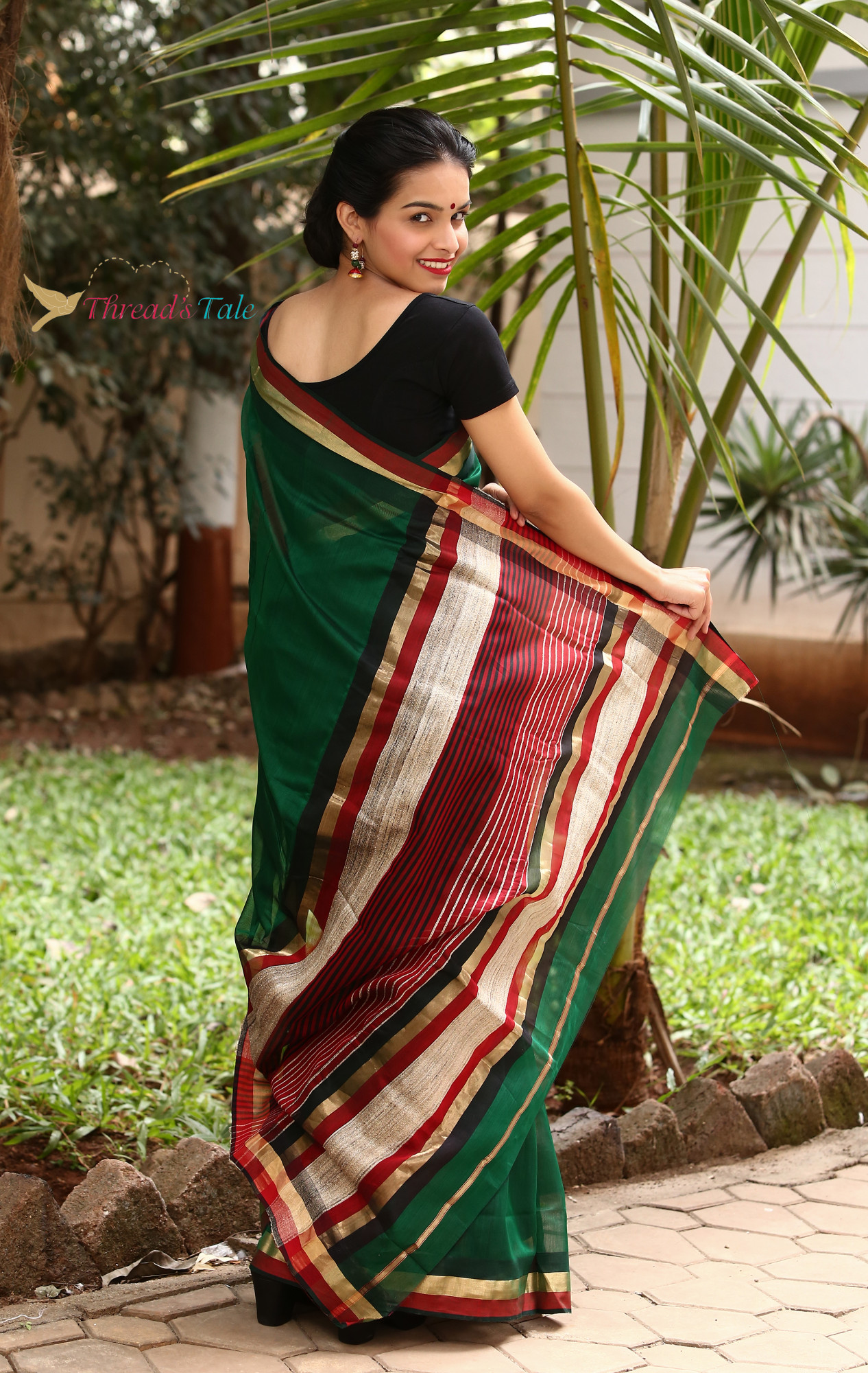 Deep Green Handwoven Maheshwari Silk Saree With Three Colour Border