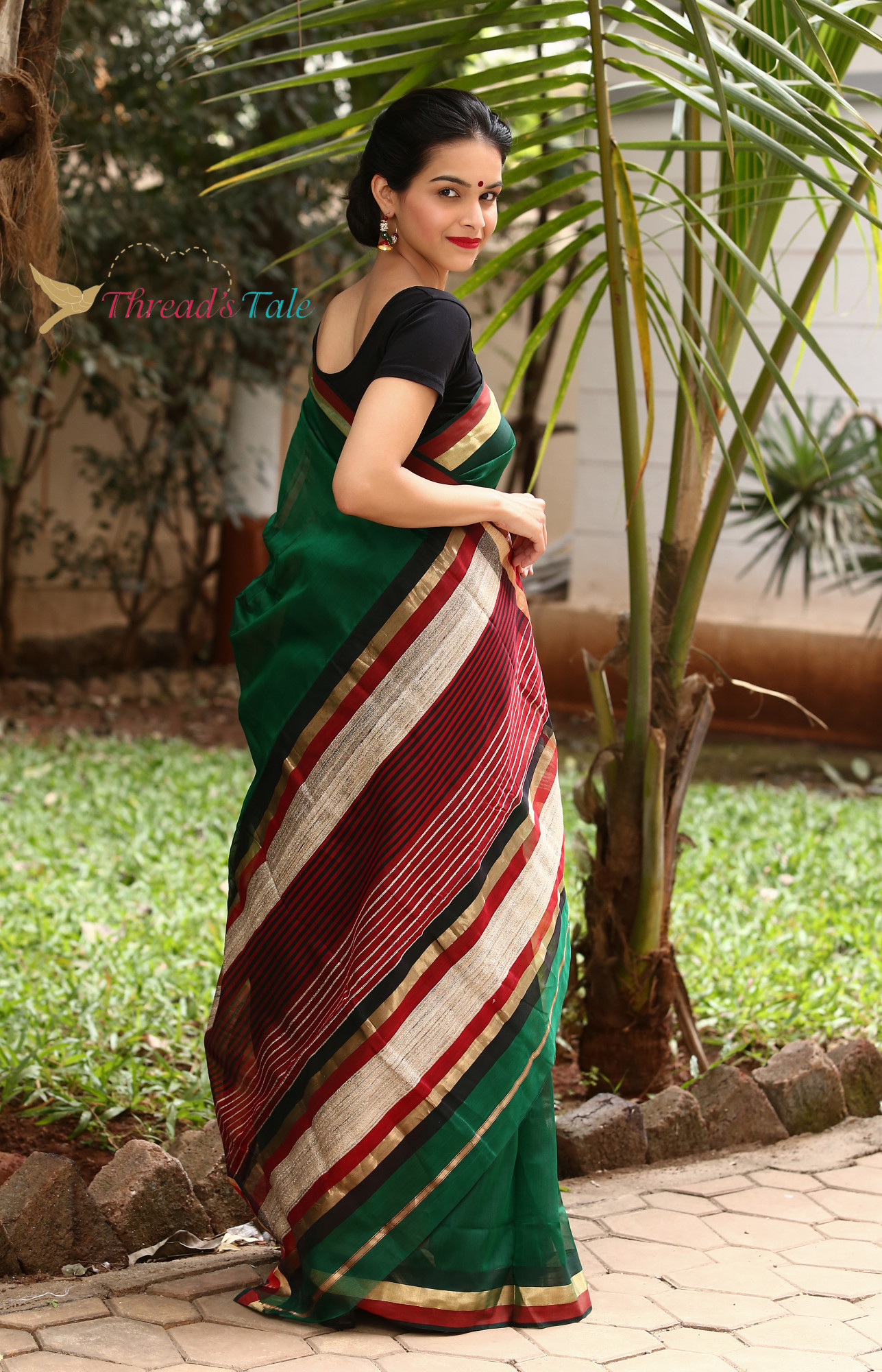Deep Green Handwoven Maheshwari Silk Saree With Three Colour Border