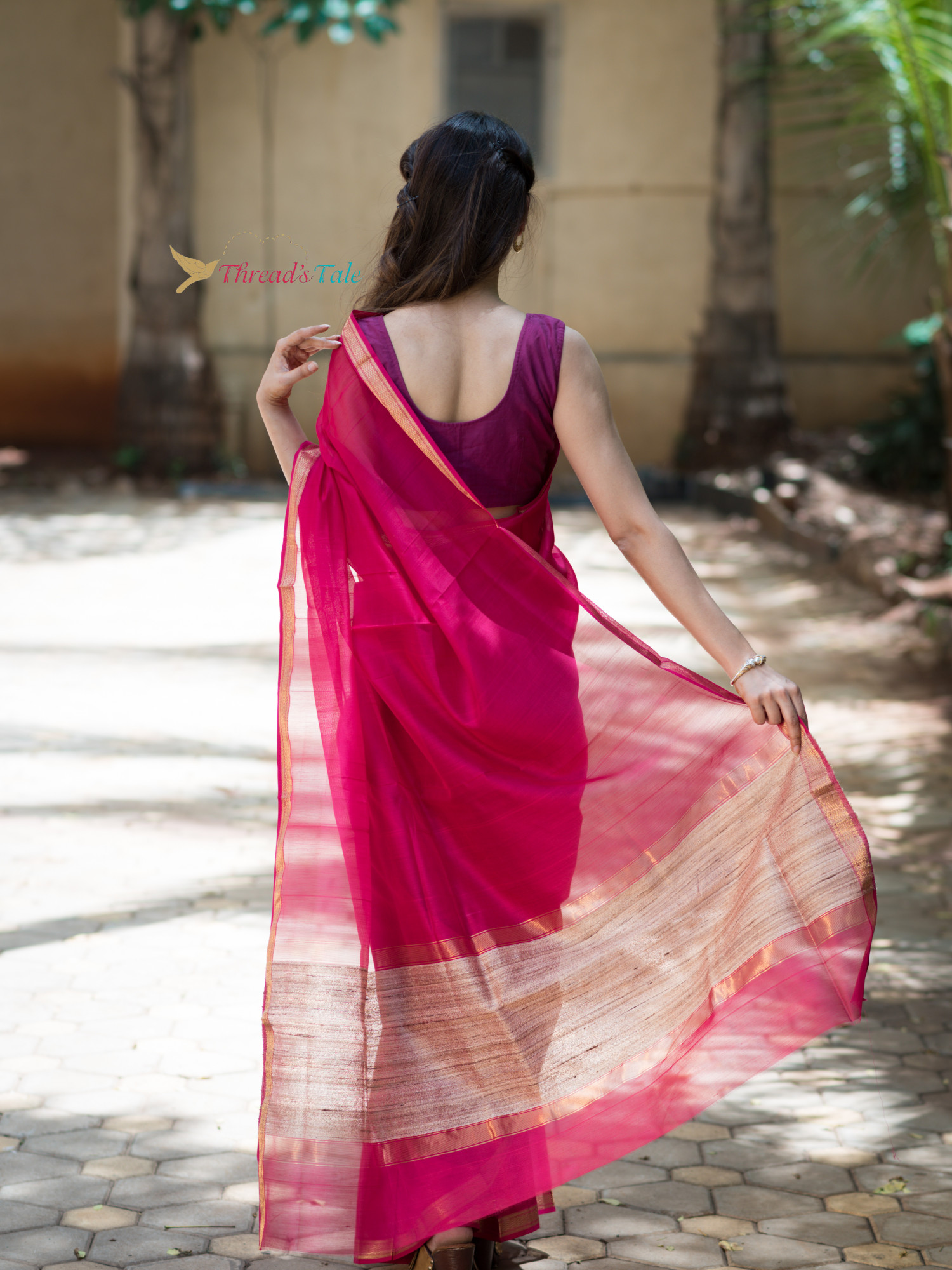 Deep Pink Handwoven Maheshwari Silk Saree With Jute Aanchal