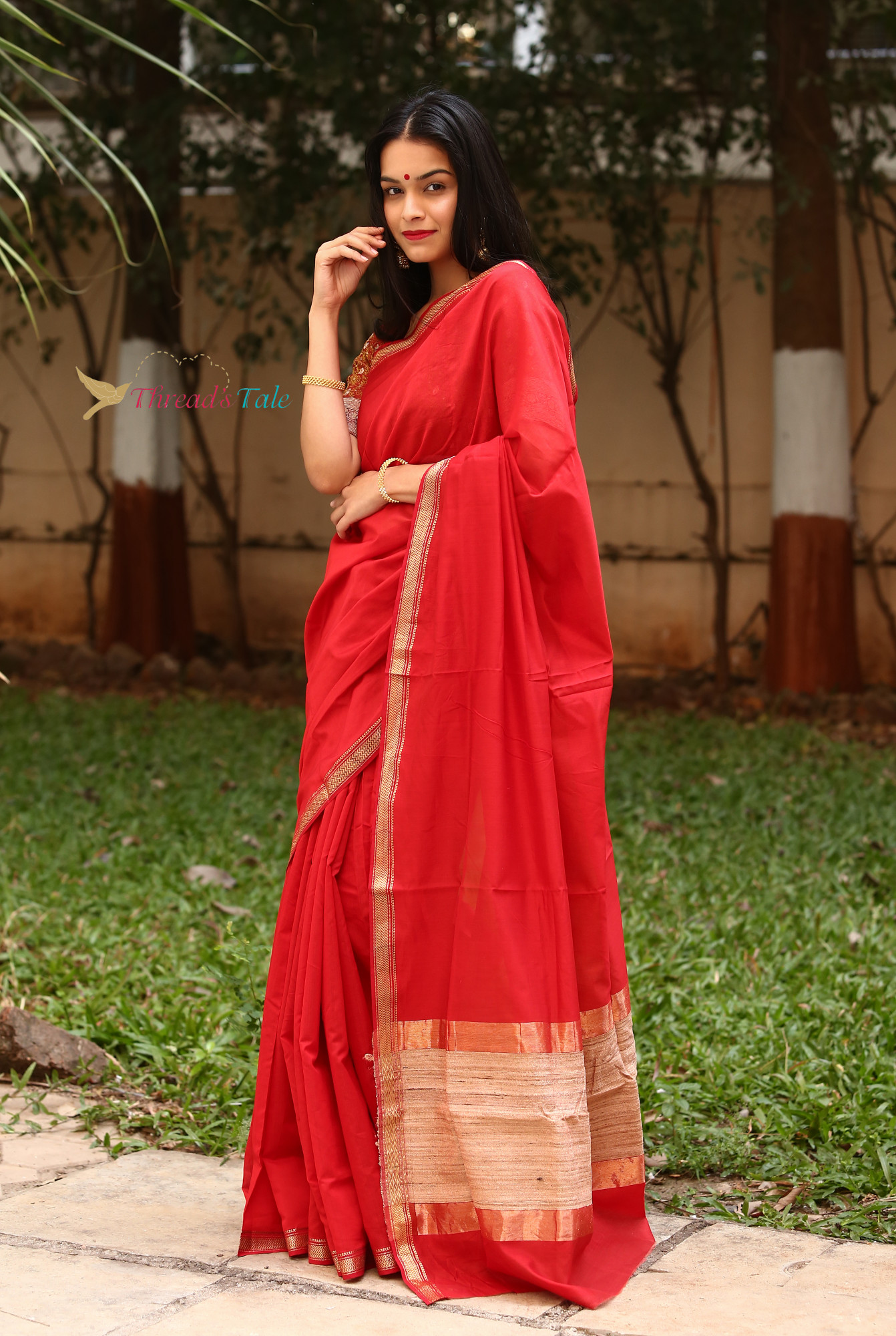 Red Handwoven Maheshwari Silk Saree With Jute Aanchal