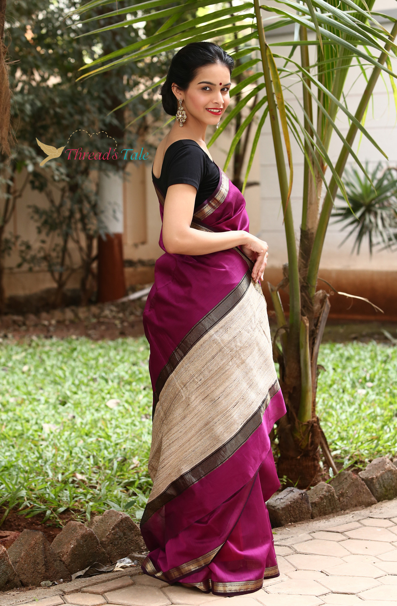Violet Handwoven Maheshwari Silk Saree With Jute Aanchal