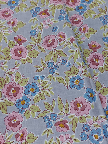 Beautiful Grey-Pink Floral  Printed  Cotton Fabric