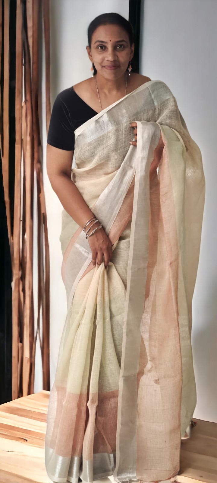 Handloom Linen Multi shaded saree