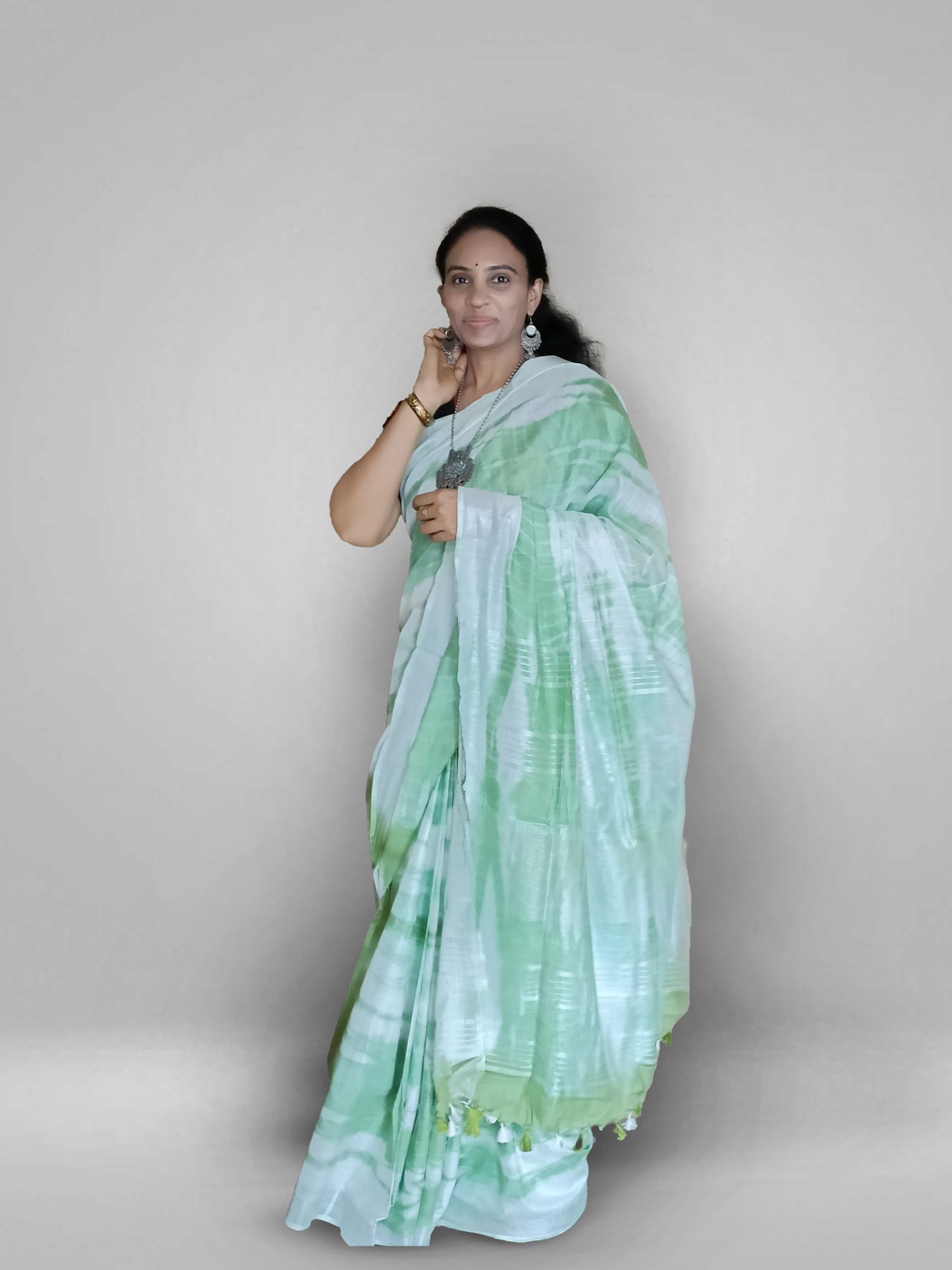 Hand woven semi-linen shibori design saree