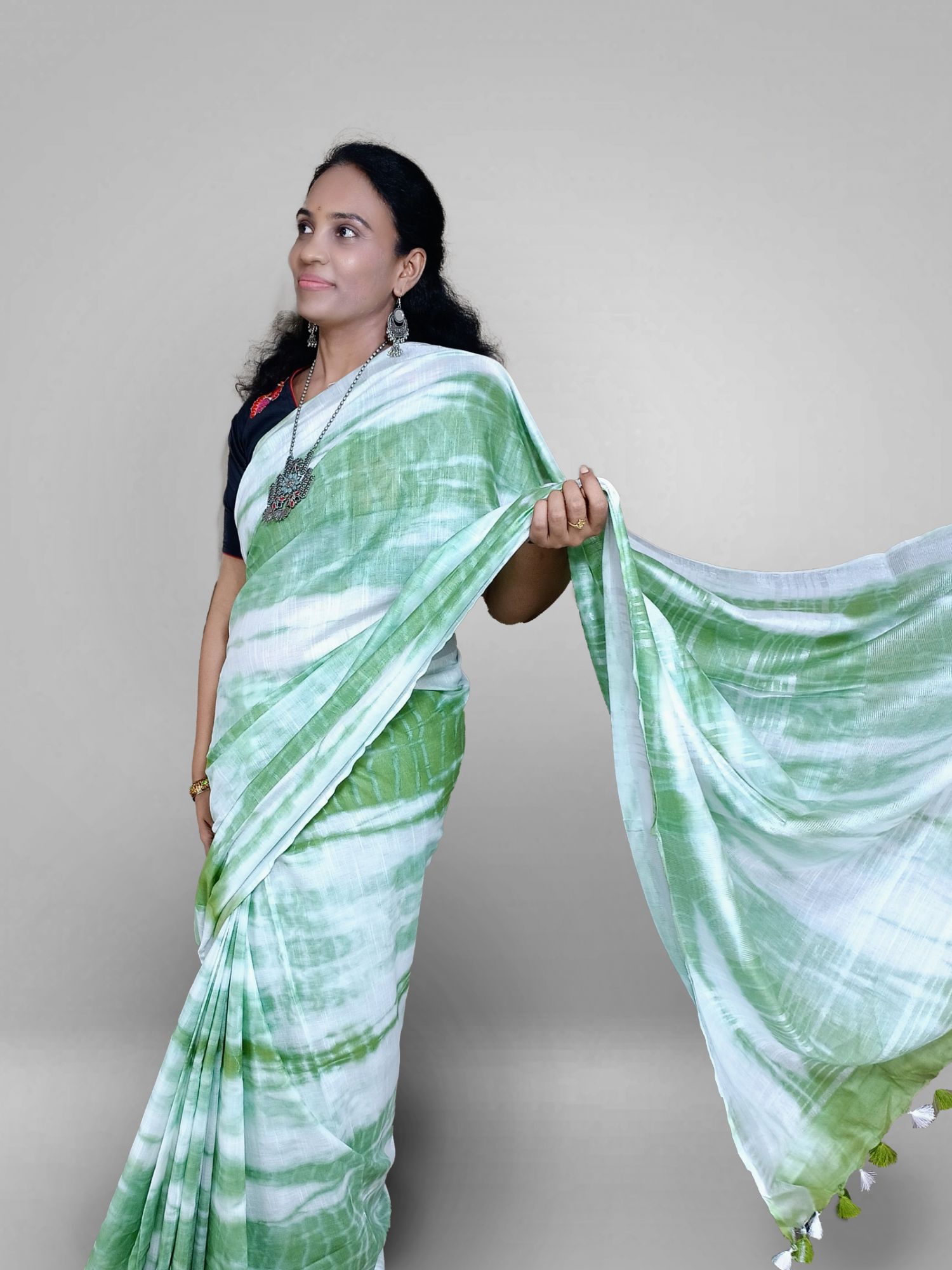 Hand woven semi-linen shibori design saree