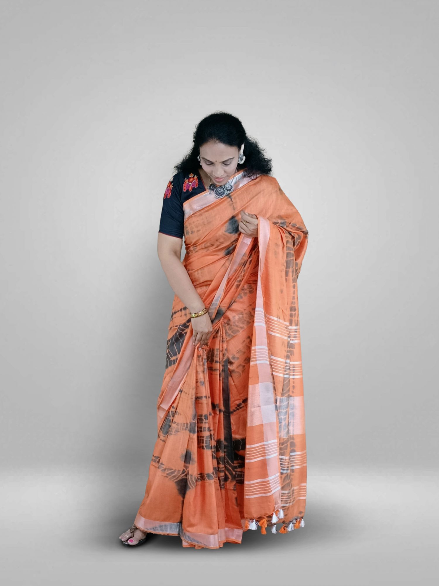 Hand woven semi-linen shibori design saree