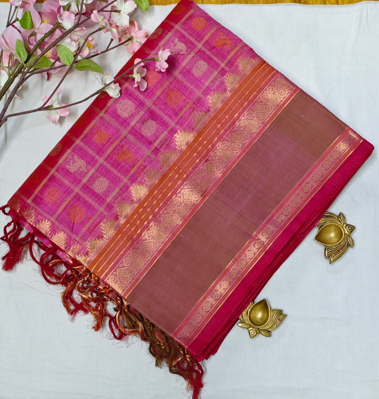 Handloom 1000 Butta Kanchi Silk Cotton Saree with zari Boarder Pallu