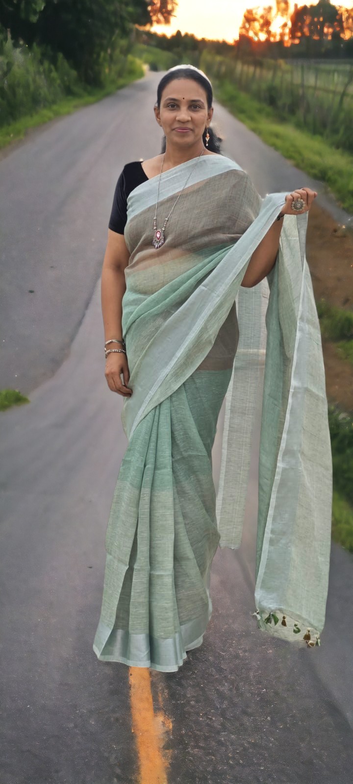 Handloom Linen Multi shaded saree